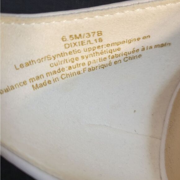 KARL LAGERFELD DIXIE CLEAR LUCITE LOW HEEL ADJUSTABLE BUCKLE&ANKLE SANDAL - Picture 12 of 14